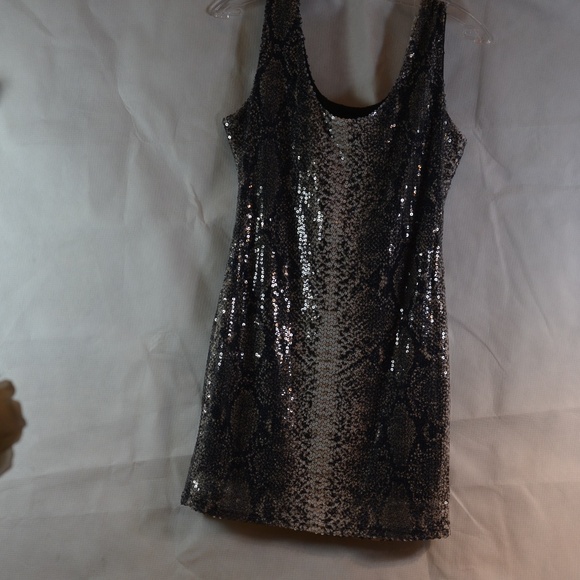 QED London Sequin Animal Print Dress SZ L - Picture 3 of 14